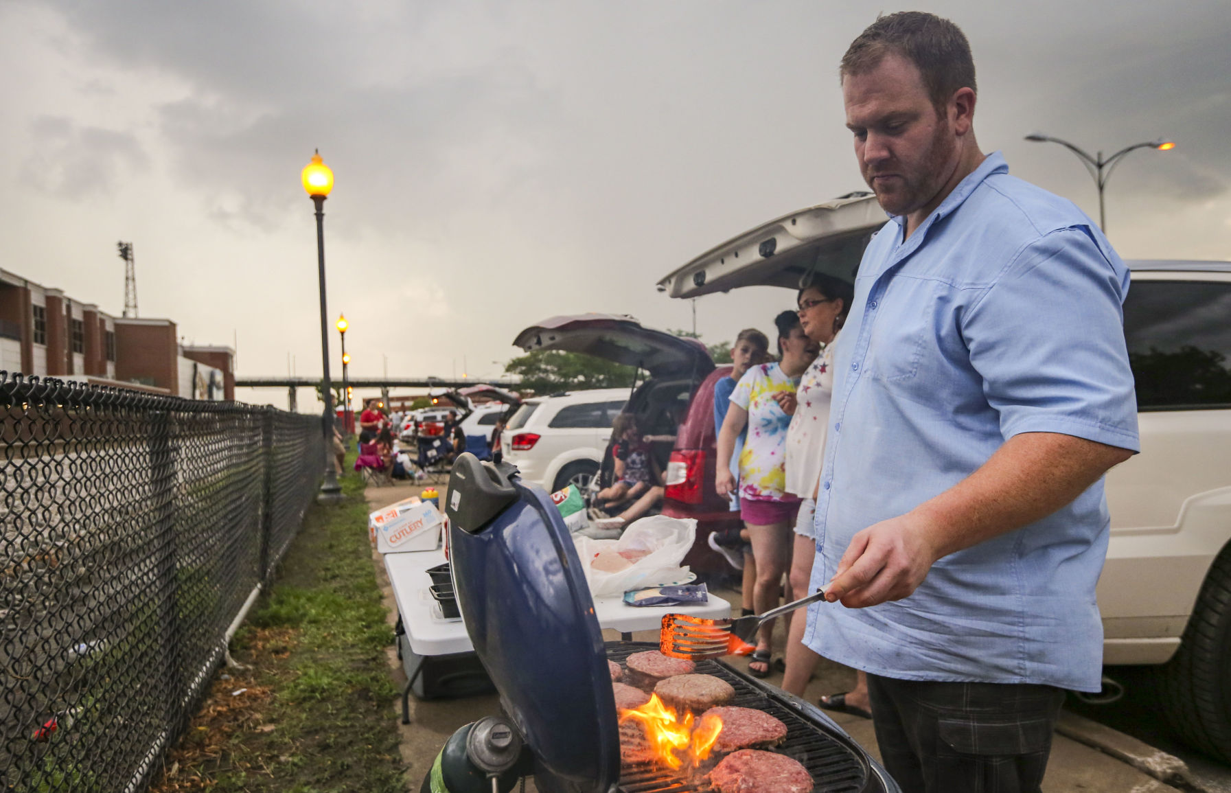 070419-mda-nws-redwhiteboom-002
